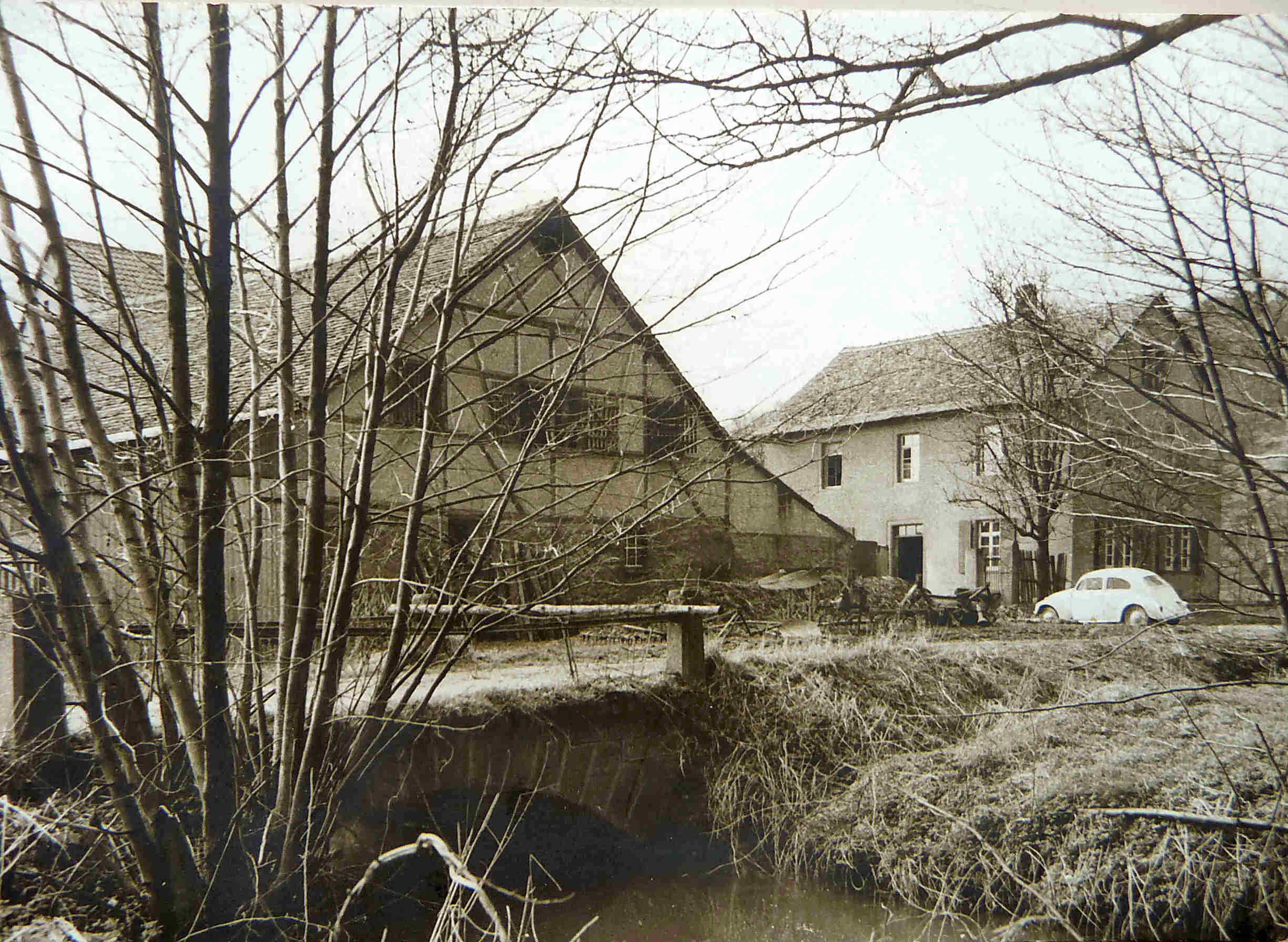 Ziegelhütte mit Mühlbach