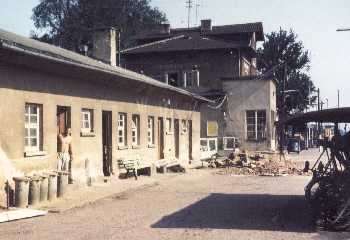 2017_33_02 Bahnhof alt Obernburg-Elsenfeld Nebengebäude 1960 ca