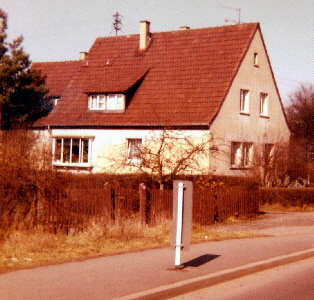 2017_37_01 Glanzstoffstraße Haus Ludwig Farbe