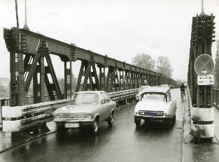 52_2 Verkehr auf Mainbrücke alt