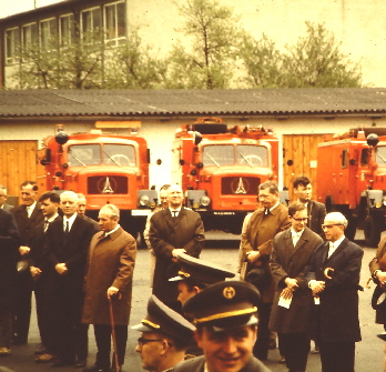 Jahnstraße Feuerwehr Einweihung erstes Gerätehaus mit Fahrzeugen, Ballmann, Schäfers, Ball, Rögner, Ziemlich, Pilzweger jung,