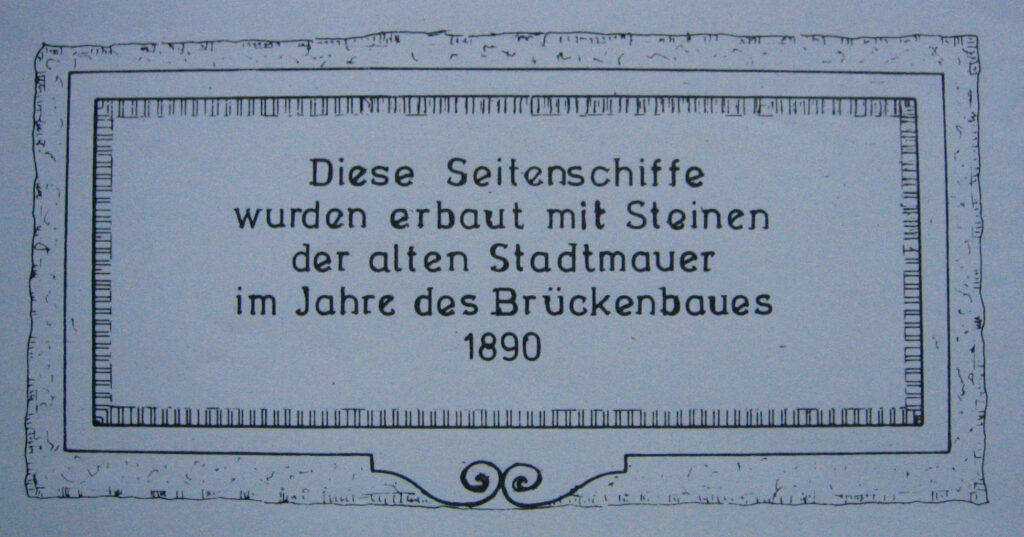 Alte Erinnerungen Kirche Tafel Stadtmauersteine