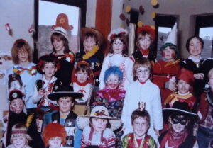 Kinder des Jahrgangs 1978 beim Kindergartenfasching
