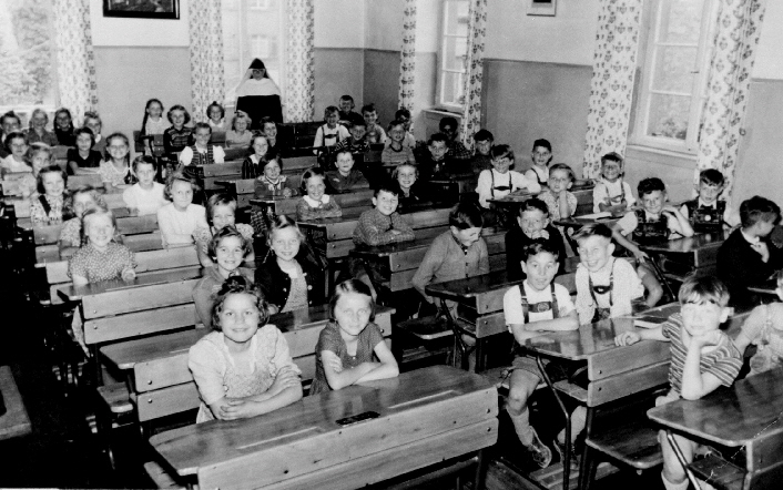 Schuljahrgang 1944 in der 3. Klasse in der Mädchenschule