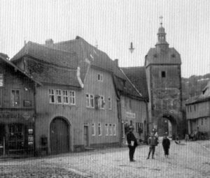 Anwesen Johann Englert mit Hoftor