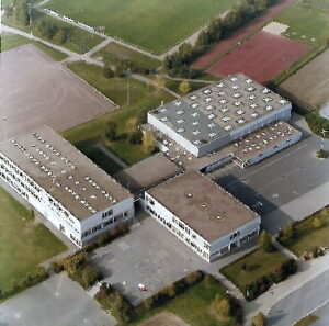 Luftbild JOB mit 3fach-Turnhalle