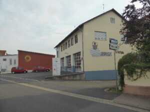 Pfarrheim und Feuerwehr
