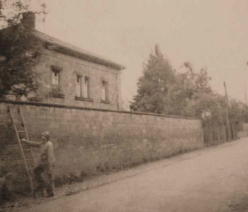 Gefängnis mit Mauer