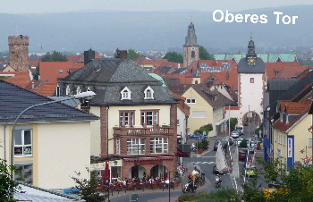 Blick auf Kreisel und Oberes Tor