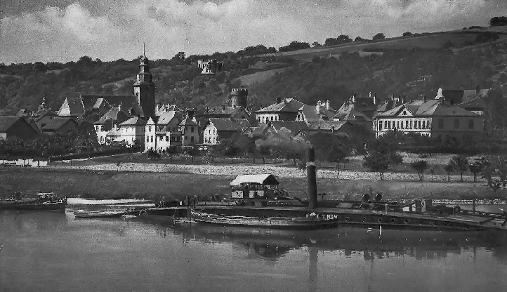 Kettenschlepper vor Obernburg