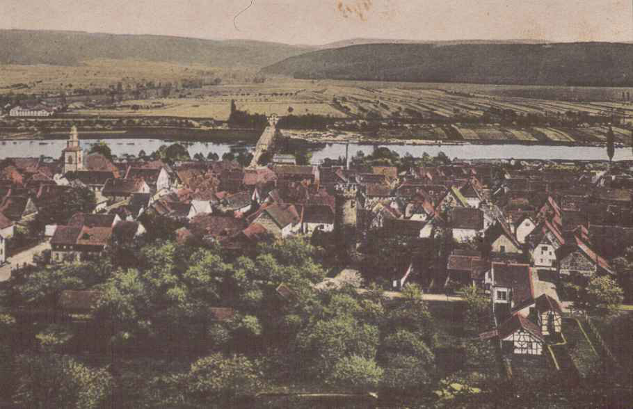 Blick auf Stadt mit Brücke, coloriert
