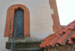 Oberes Tor Eingangspforte mit Mauer