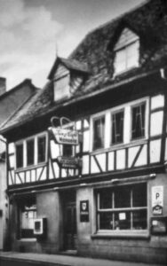 Ochsen aussen mit Schild Manuela