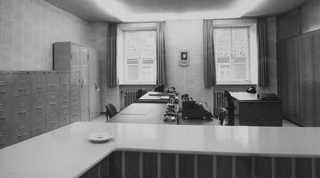 Rathaus Büros nach Renovierung Nees